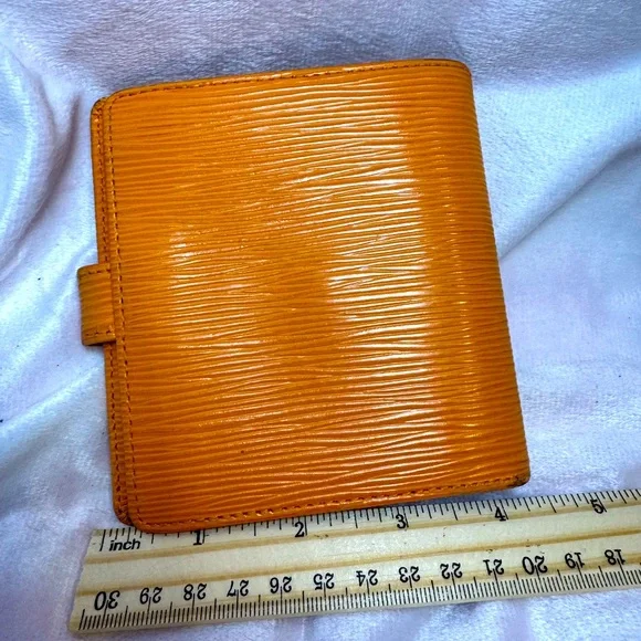 Louis Vuitton Orange Epi Leather Bifold Wallet – Vintage - Picture 4 of 13